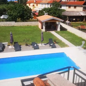 Apartment Alma, Crveni Vrh